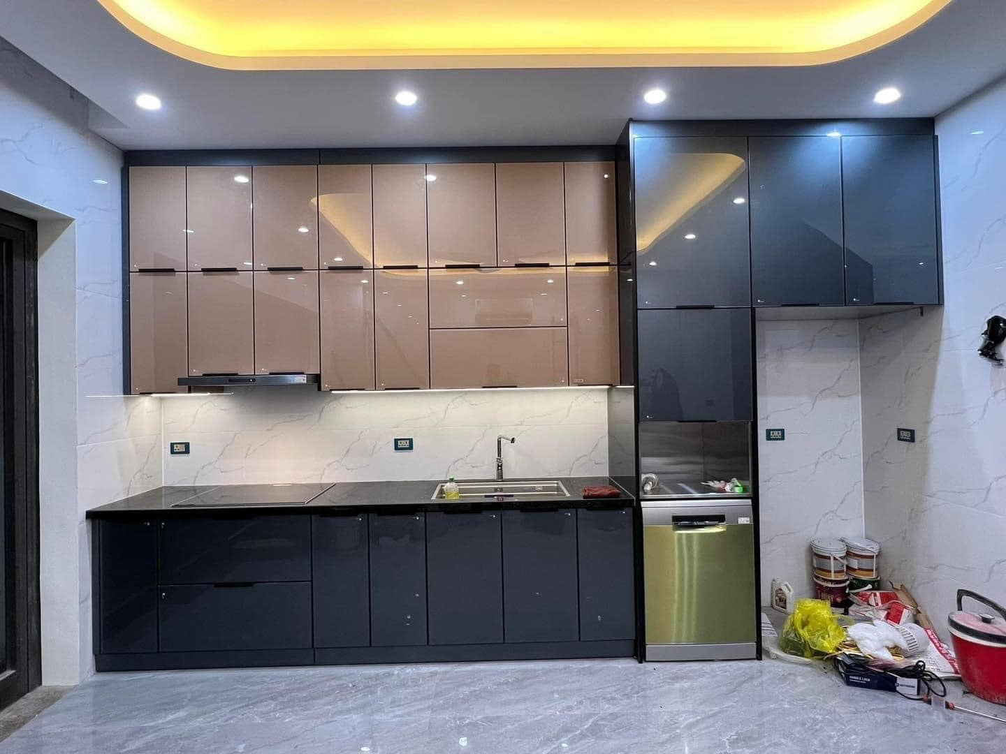 bao gia tu bep inox canh kinh 